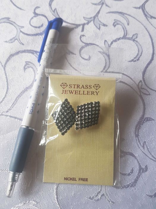 Kolczyki romby cyrkonie czarne