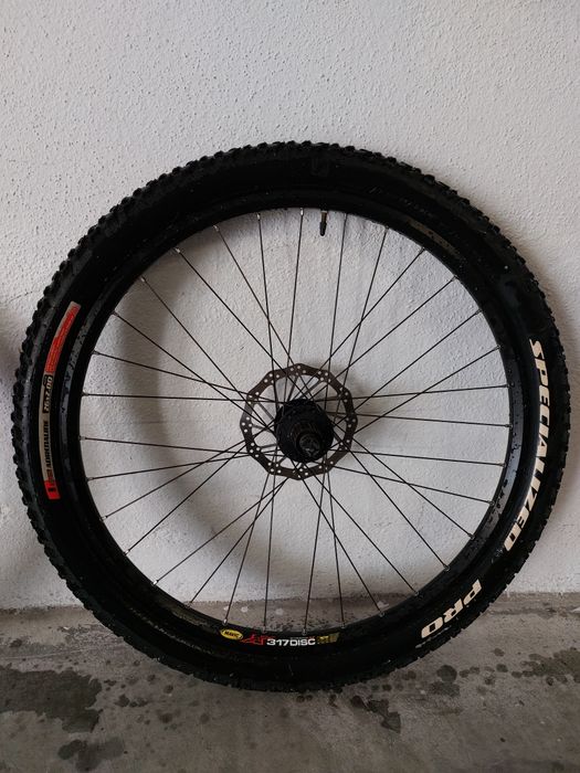 Duas rodas de Mountain Bike