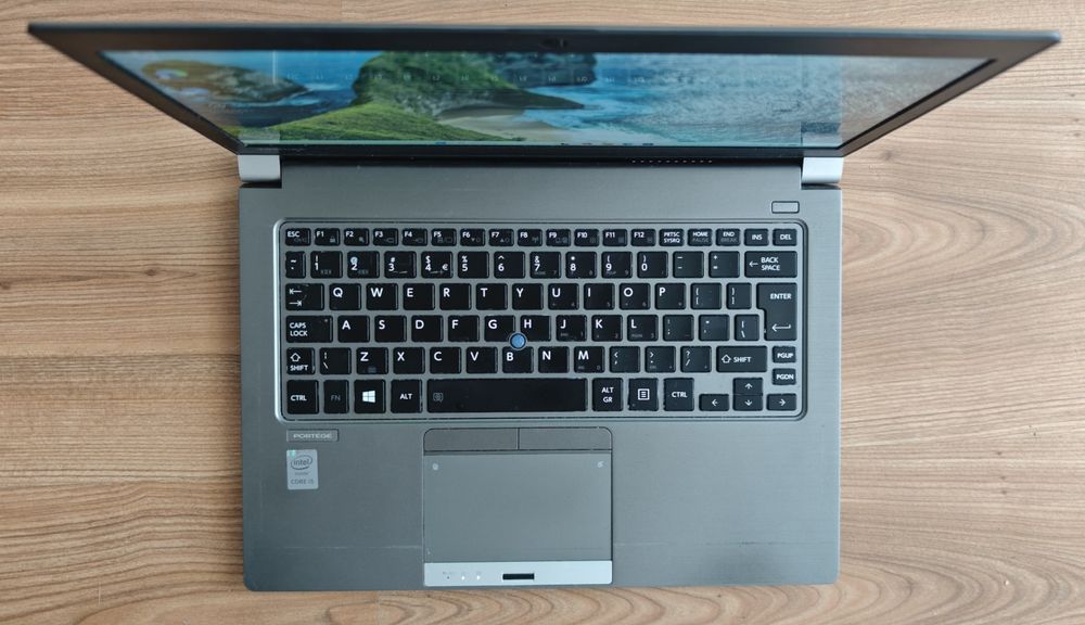 Lekki ultrabook Toshiba 13" z dotykowym ekranem, Intel Core i5, 12 GB RAM DDR4, SSD NVMe PCIe 512GB, Windows11