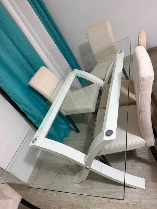 Conjunto de mesa com base em vidro + 6 cadeiras almofadadas