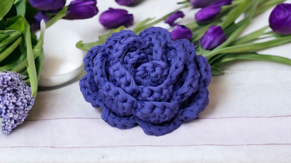 Vendo Flores em crochet, lindos apontamentos de decoração.