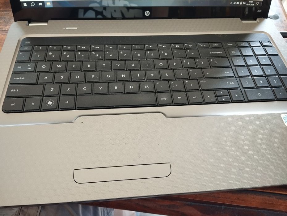 Laptop  HP  duży