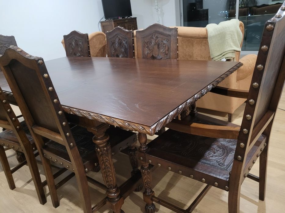 Mesa de jantar com 8 cadeiras - Carvalho maciço – Estilo Renascença