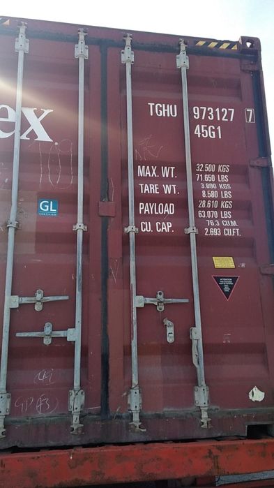 Contentores usados e novos