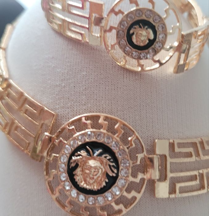 Piękny naszyjnik nowy Versace ,stylizowany