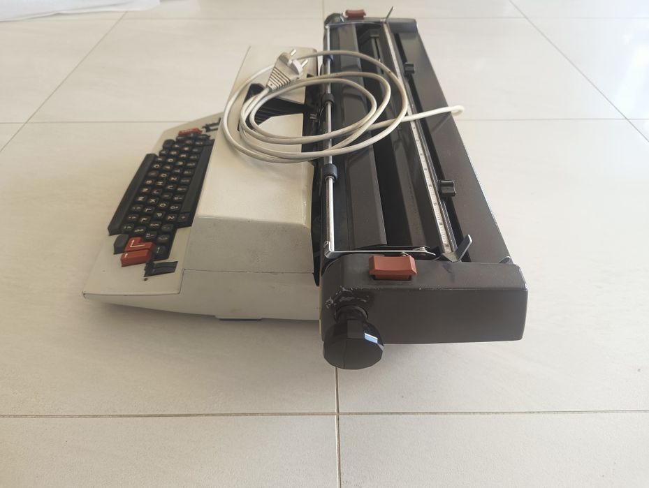 Elektryczna maszyna do pisania ŁUCZNIK 1 made in poland