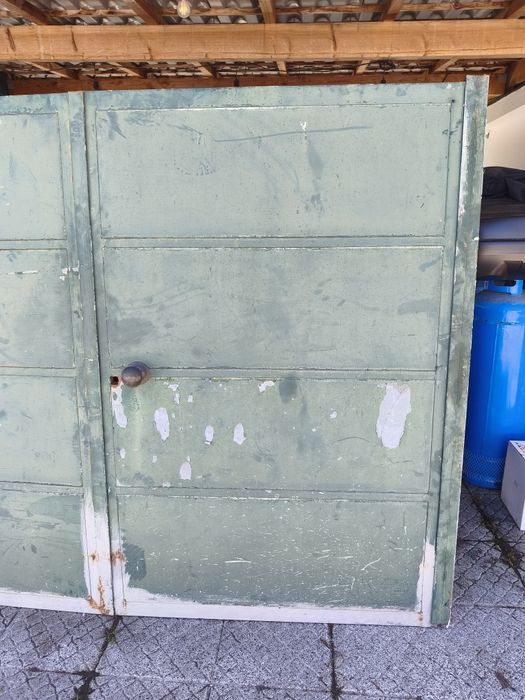Portão de Ferro de 2 Folhas – 2.57m x 1.87m (Ideal para Garagem ou Anexo)