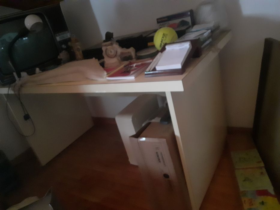 Conjunto de armação e Bidé antigo mais Aparadeira conforme foto.