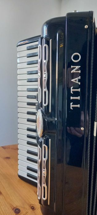 Akordeon włoski TITANO 120