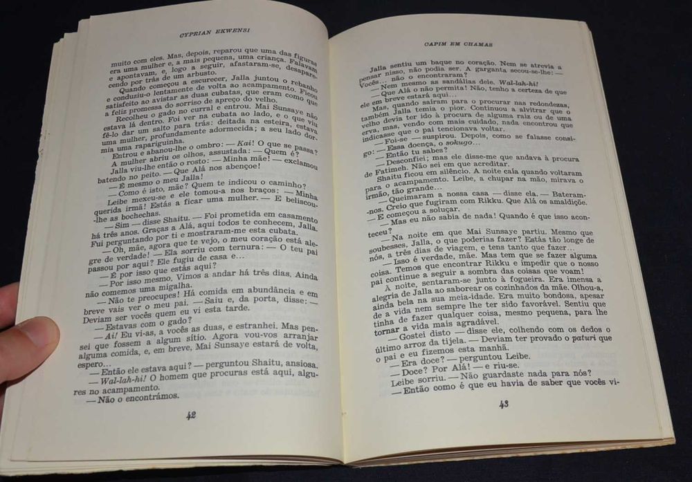 Livro Capim em Chamas Cyprian Ekwensi 1979