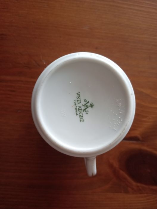 Chávena de café vista alegre modelo cozinha velha