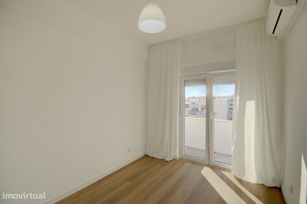 Apartamento T3 Totalmente Renovado, mobilado e com Vista Mar em Olhão