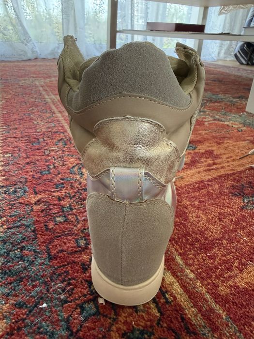 Buty z ukrytą koturną 40