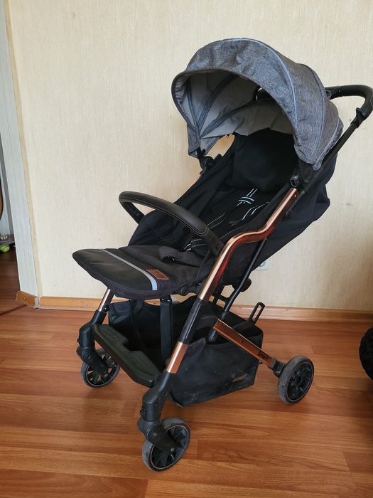 Коляска прогулочная Carello smart почти новая на запчасти