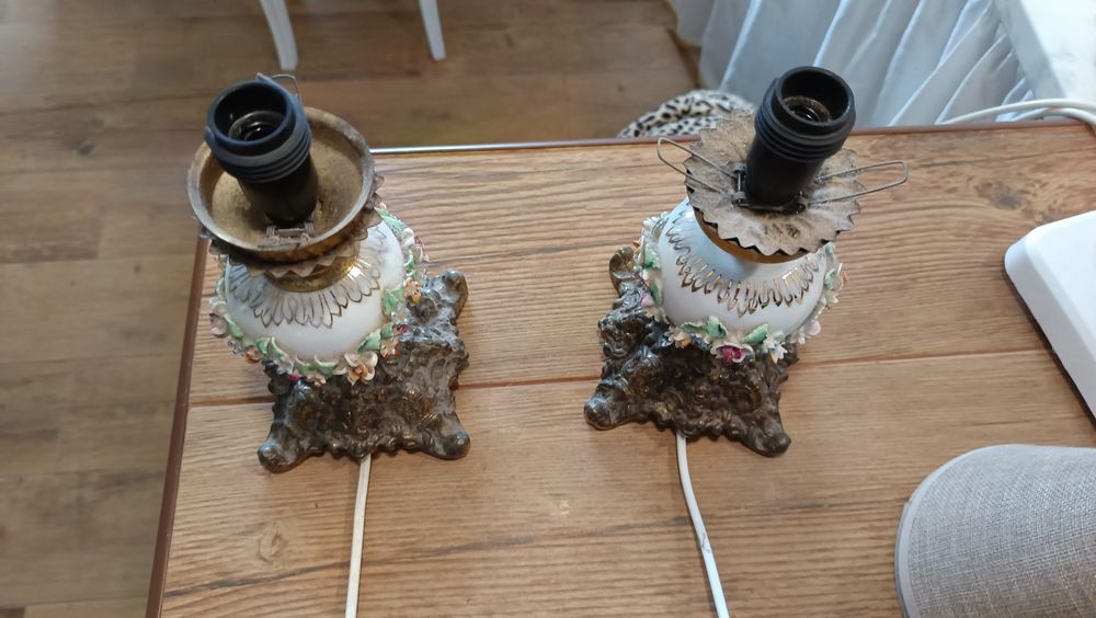 Candeeiro de teto e dois de mesinha de cabeceira