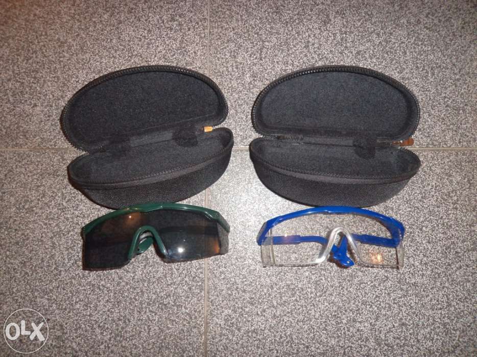 Boné, e óculos de airsoft