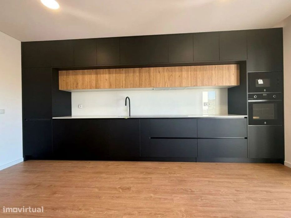 Newly Built T3 Apartment with Garage