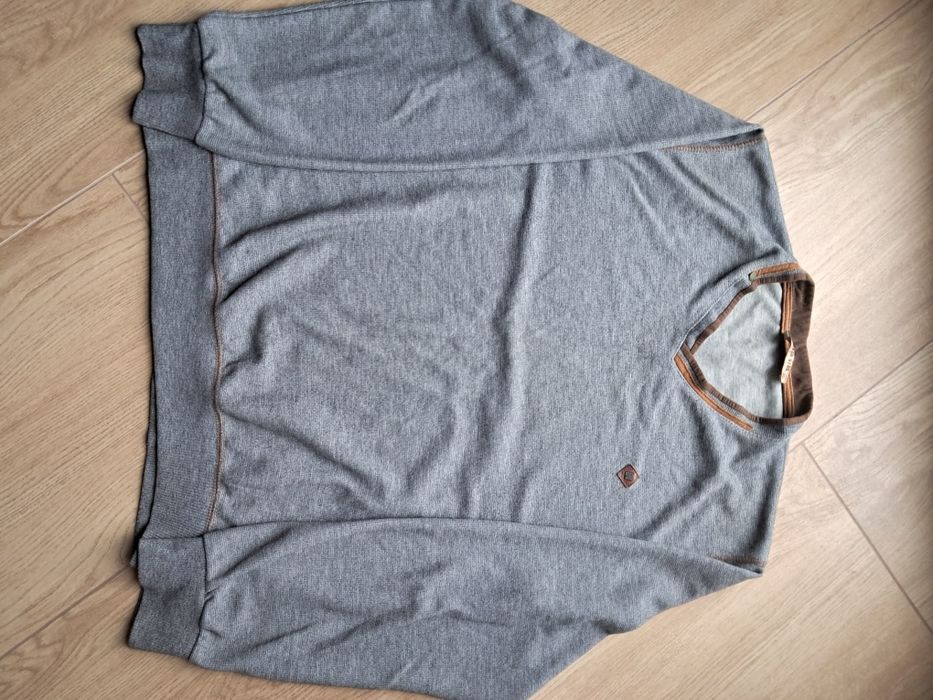 Віддам чоловічий пуловер XL