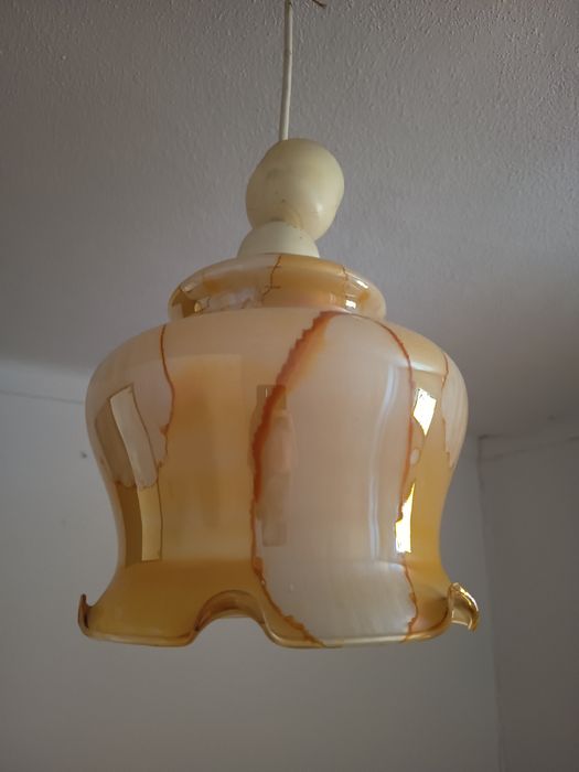 Candeeiro de tecto e mesa