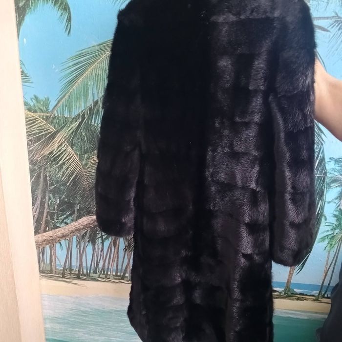 Продам натуральну норкову жіночу довгу шубу в ідеальному стані