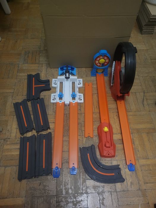 Garaż Hot Wheels i dodatki