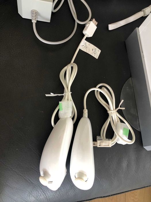 Kit Nintendo Wii Completo – Consola + 3 Wiimotes + 2 Nunchuks + Todos os Acessórios