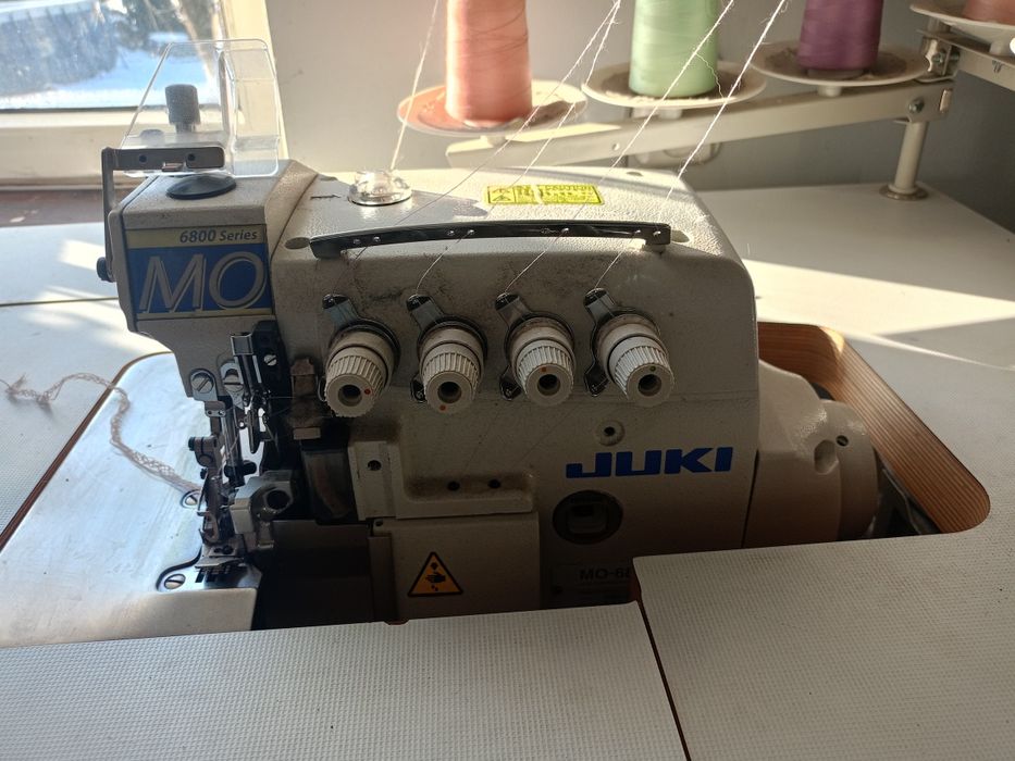 Overlock  5 nitkowy juki mo 6816s
