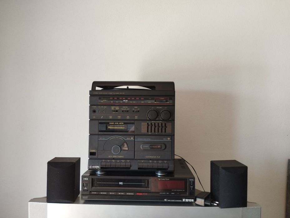 Aparelhagem intro cassetes giradisco e radio