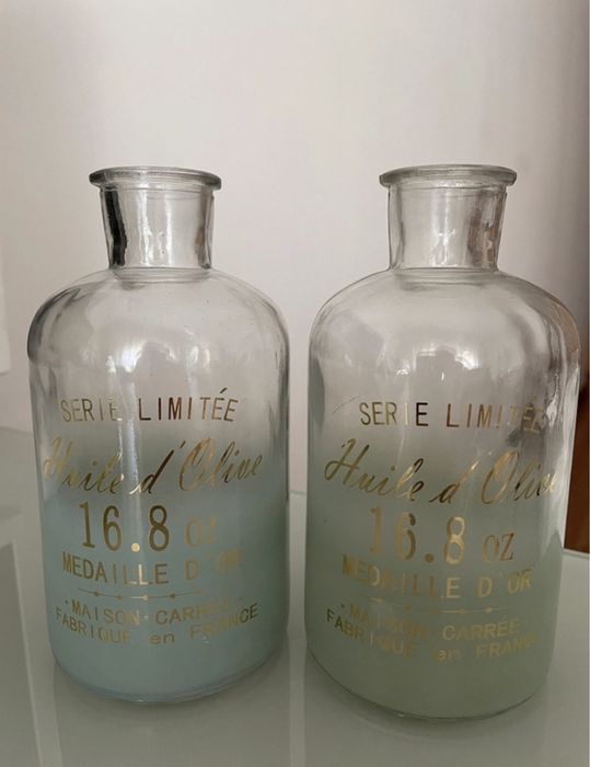 2 decorative jugs439110229873152000