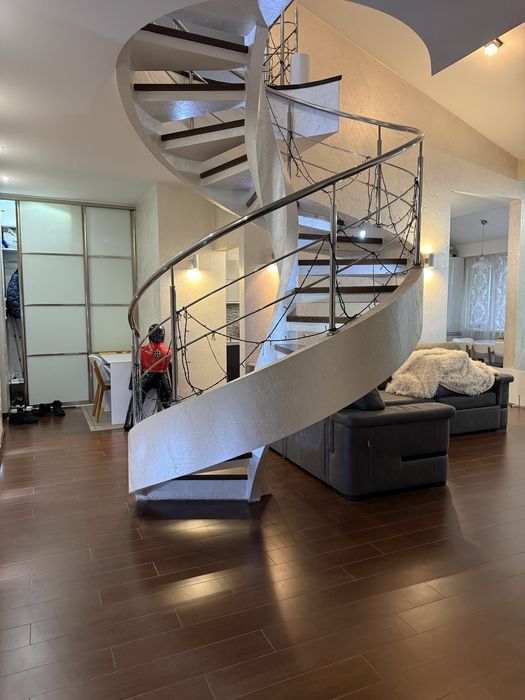 Продам двухрівневу квартиру с.Чубинське ( 140 кв.метрів)