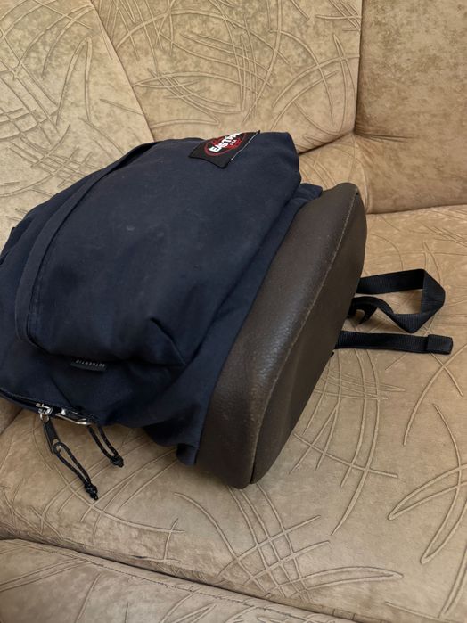 Eastpak рюкзак темно сірий з кожаним дном