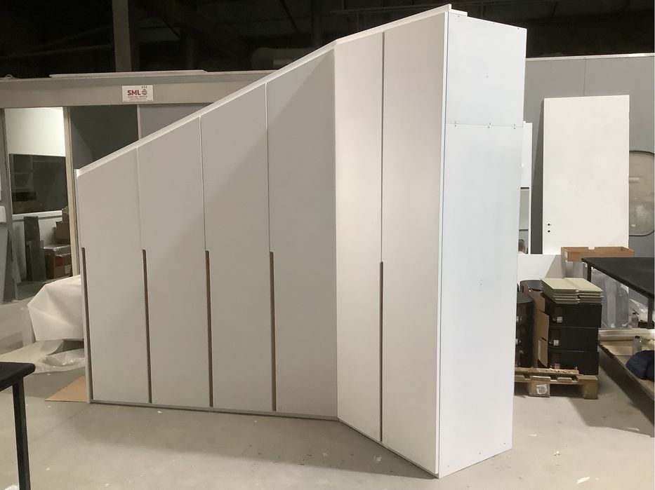 Fazemos rouupeiros por media,em hidrofago lacado brilho ,ou mate ,.