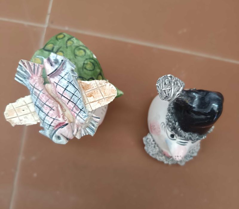 Par de bonecos em cerâmica saloio e peixeira