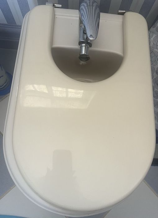 Bidé de marca indusa