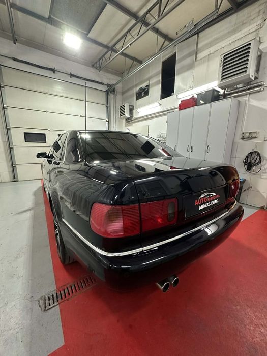 Audi A8 quattro  3.7 benzyna