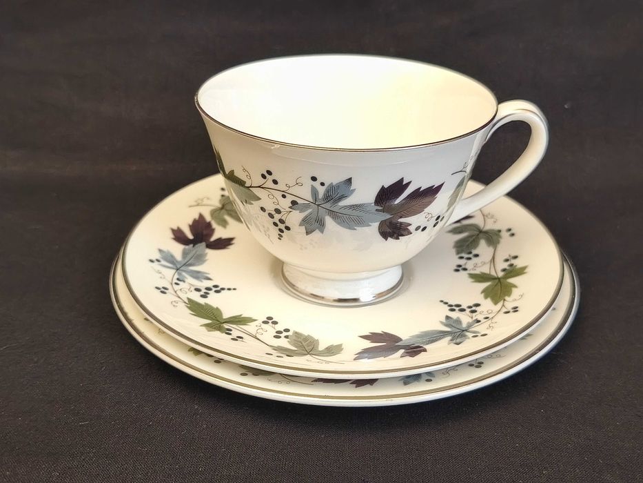 Zestaw kawowy angielski Royal Doulton ,,Burgundy"