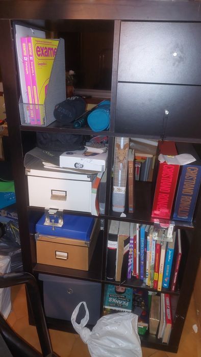 Estante com secretária