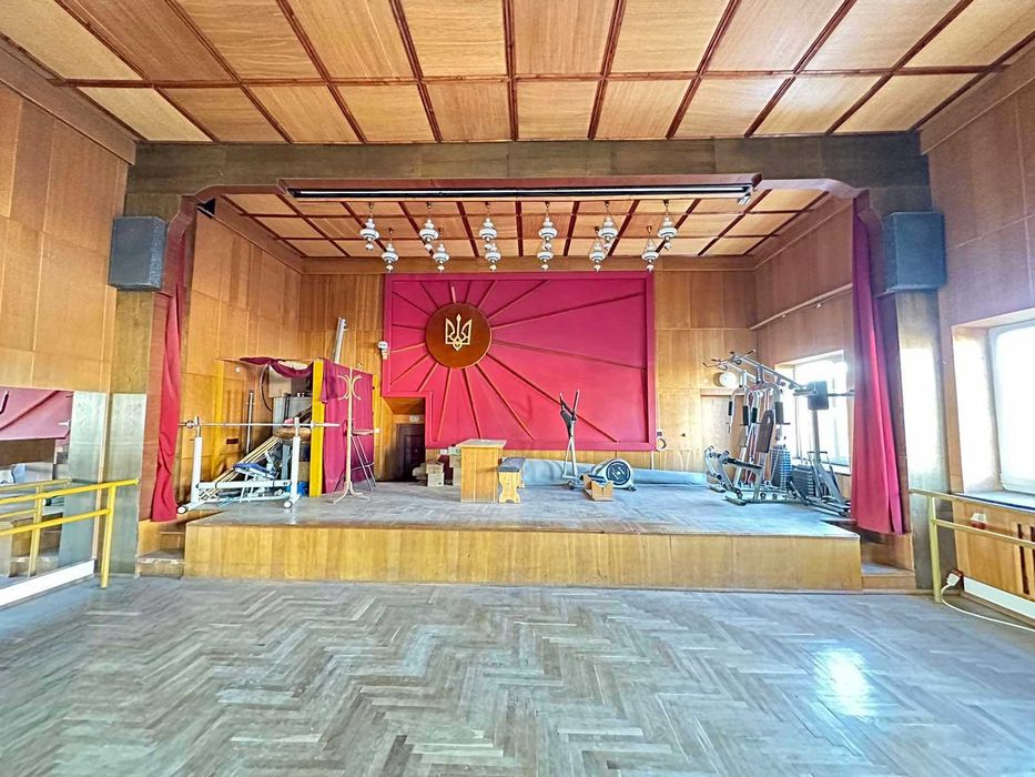 Продається нежитлове приміщення по вул.Дрогобицькій  2 пов.3-пов.буд.