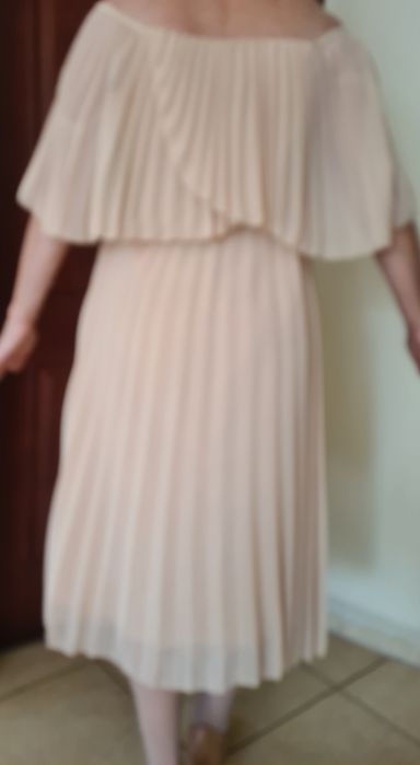 Suknia midi plisowana odkryte ramiona r.36-38"Asos"