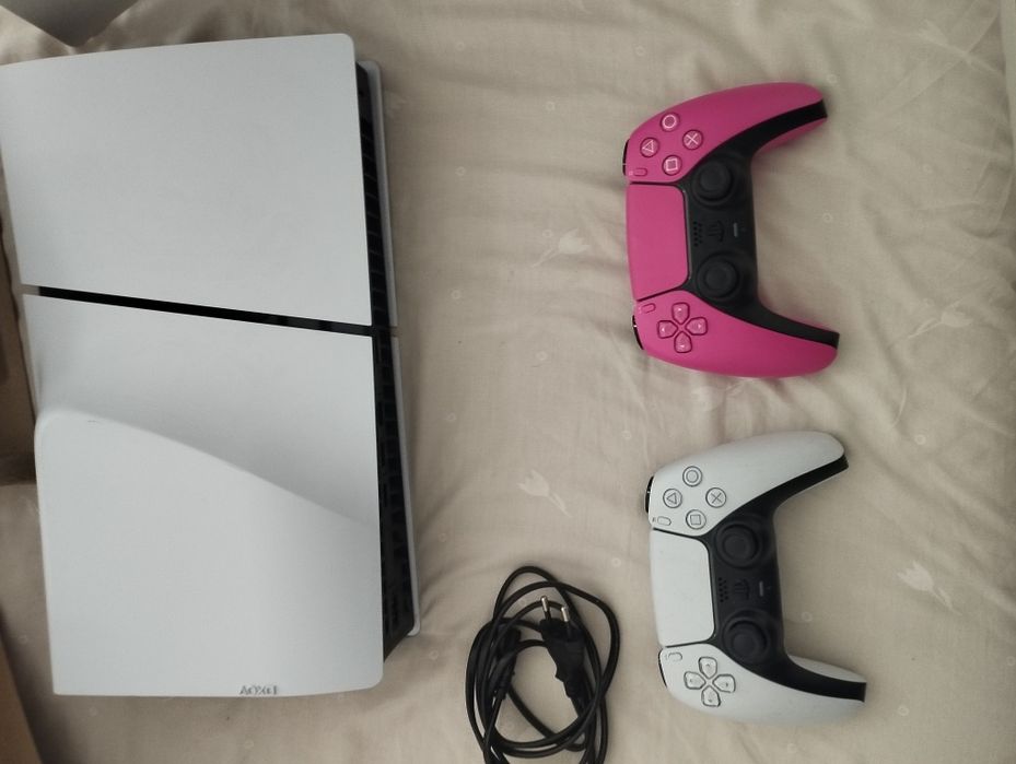 PlayStation 5 1TB  2 Comandos  FIFA 25 COMBO