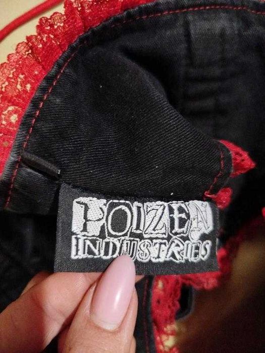 Пояс для чулок черно-красный Poizen