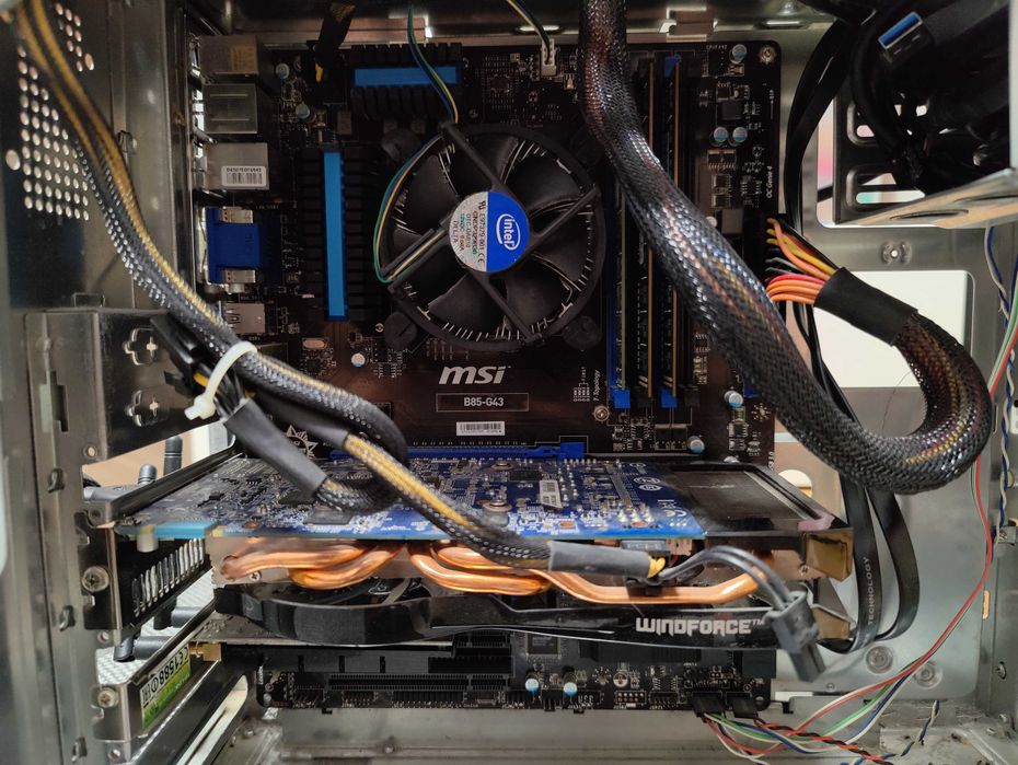 Do sprzedania w 100% sprawny zestaw komputerowy.