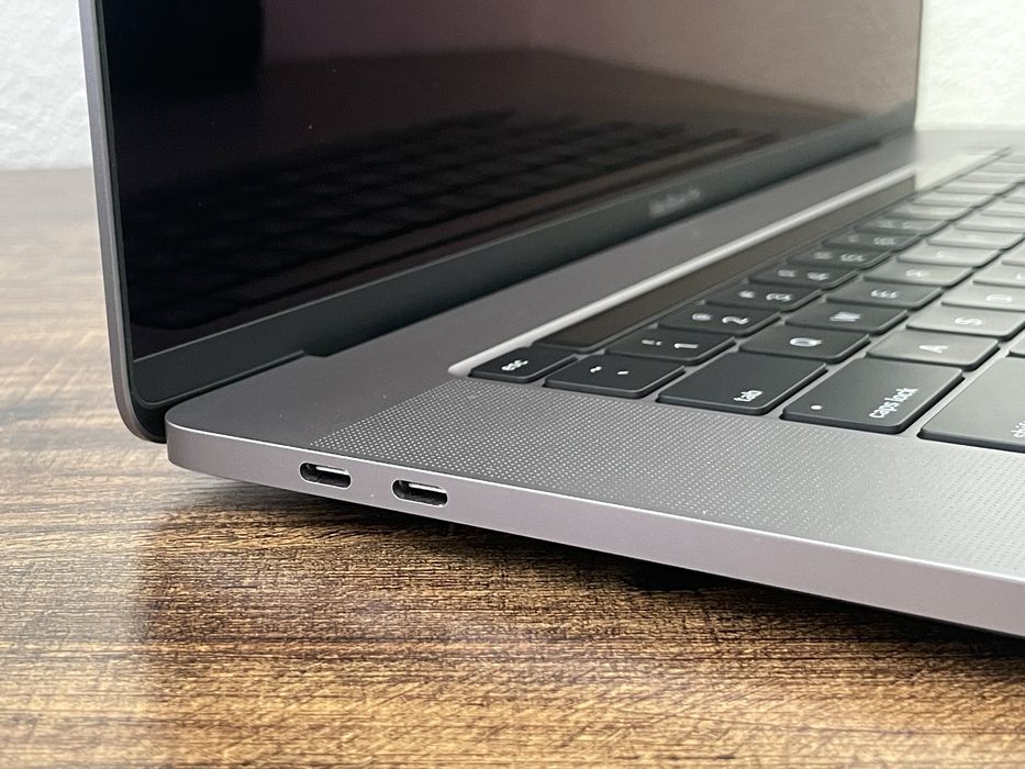 MacBook Pro 16 2019 i9 32gb [Radeon Pro 5500m 8gb]