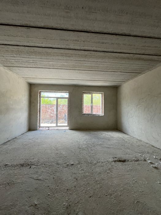 Продається готовий до ремонту таунхаус в Вовчинця