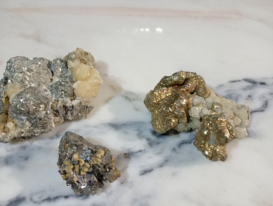 Lote de Minerais brutos de coleção -pirita, Quartzo e calcite( 3 peças)