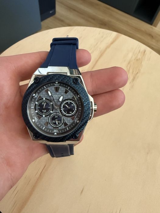 Zegarek Guess z niebieskim paskiem