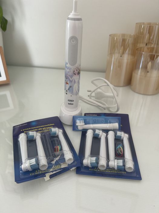 Szczoteczka Oral B frozen 6+