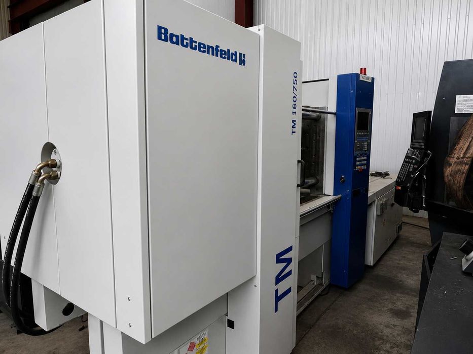 Battenfeld TM 1600 — термопластавтомат 160 тонн