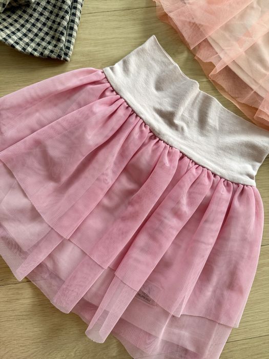 Trzy spodniczki, rozm. 122, 128