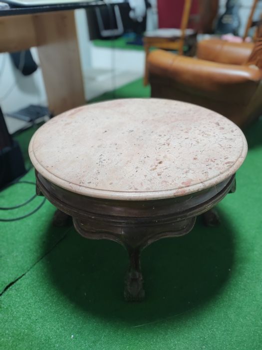 Round Coffee Table64752176447618121